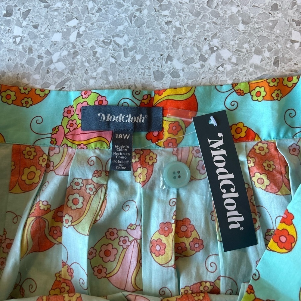 NWT ModCloth Novelty Ladybug and Daisy Print Swing Skirt Size 18 - Picture 4 of 12